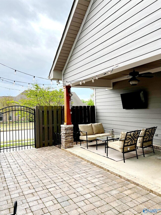 Photo - 2625 Mountain Stream Way SE