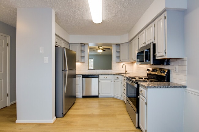 Photo - 307 Guilford Ct