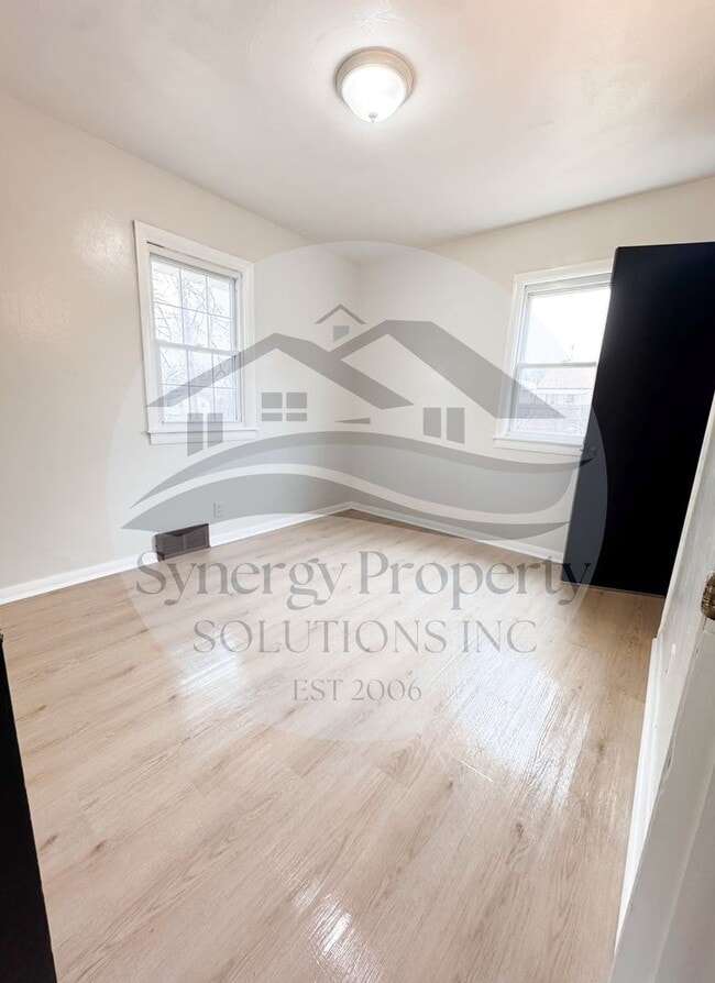 Building Photo - First Floor Living