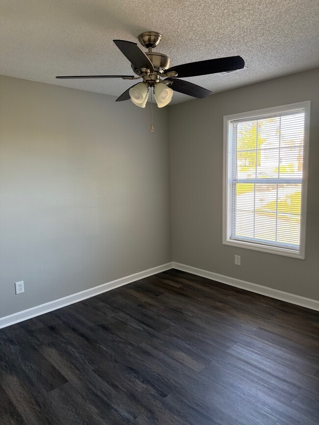 Photo - 831 Ashley Ln