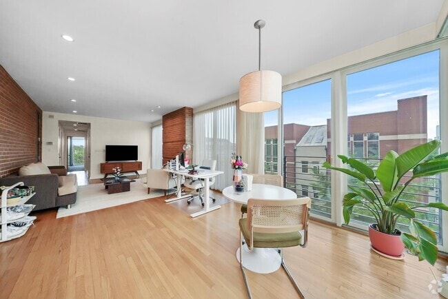 Building Photo - 1700 W Ohio St Unit #Penthose Rental
