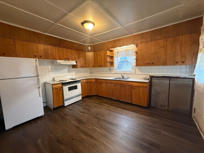 Photo - 32-34 E North St Unidad Rear