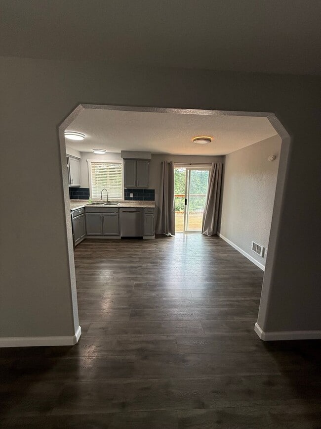 Photo - 1871 Lake Dr