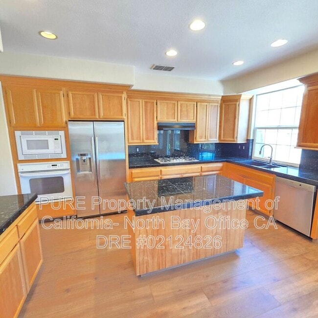 Photo - 565 Jorgensen St