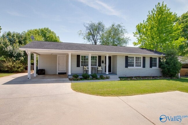 Photo - 215 Drake Ave SW