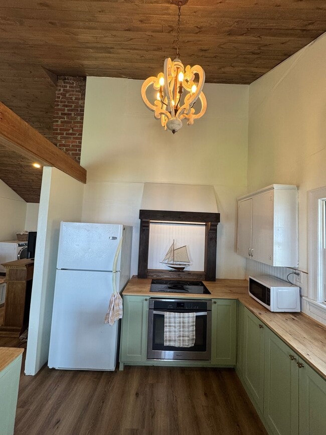 Photo - 810 Neuse Dr