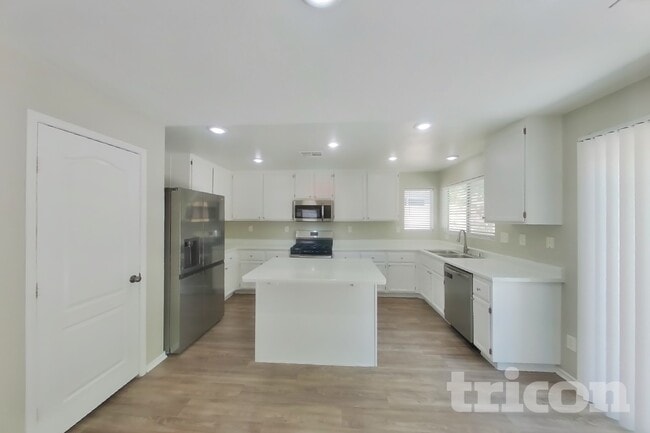 Photo - 3144 McLennan Ave