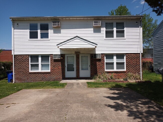 Building Photo - 3406 Tait Terrace Unit #A