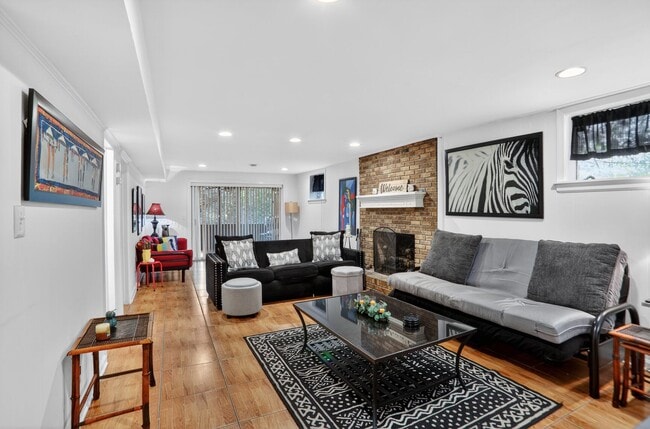 Photo - 843 Artwood Rd NE