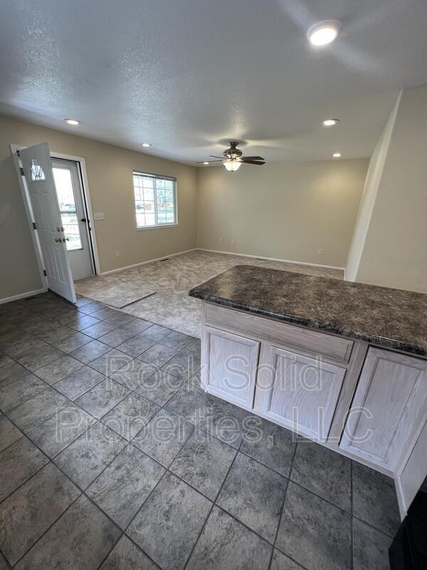 Photo - 405 E 5th St