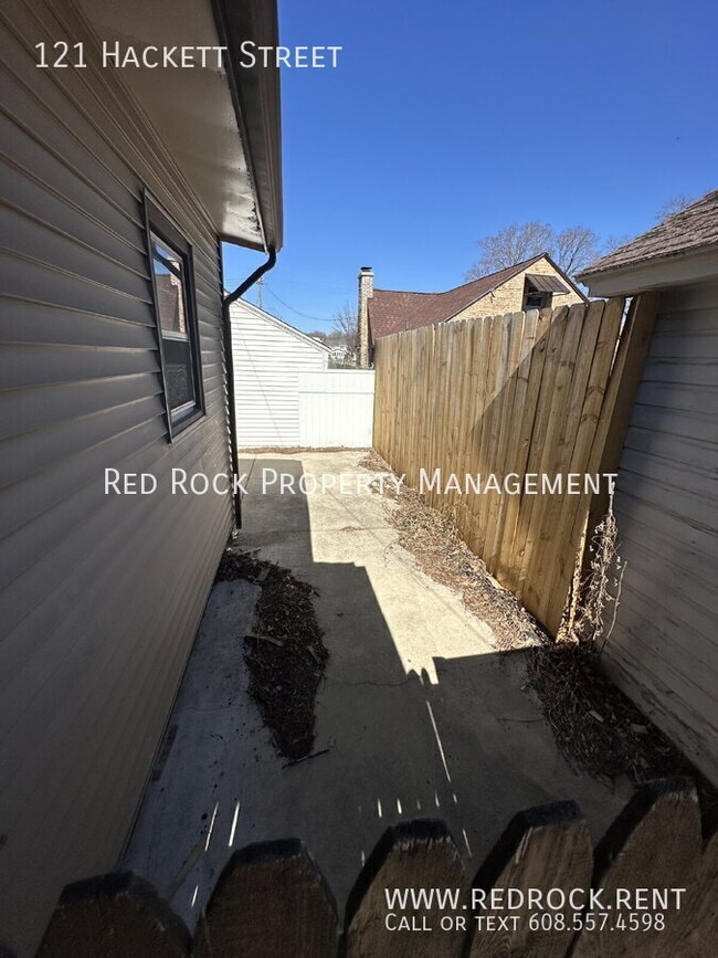 Photo - 121 Hackett St