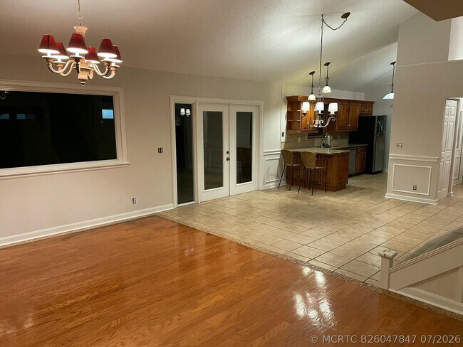 Photo - 232 Maplecrest Cir