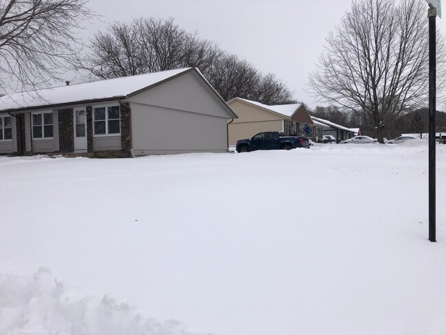 Building Photo - 202 16th Ave N