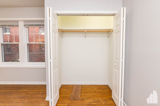 Photo - 3708 North Sheffield-108 Unidad 108