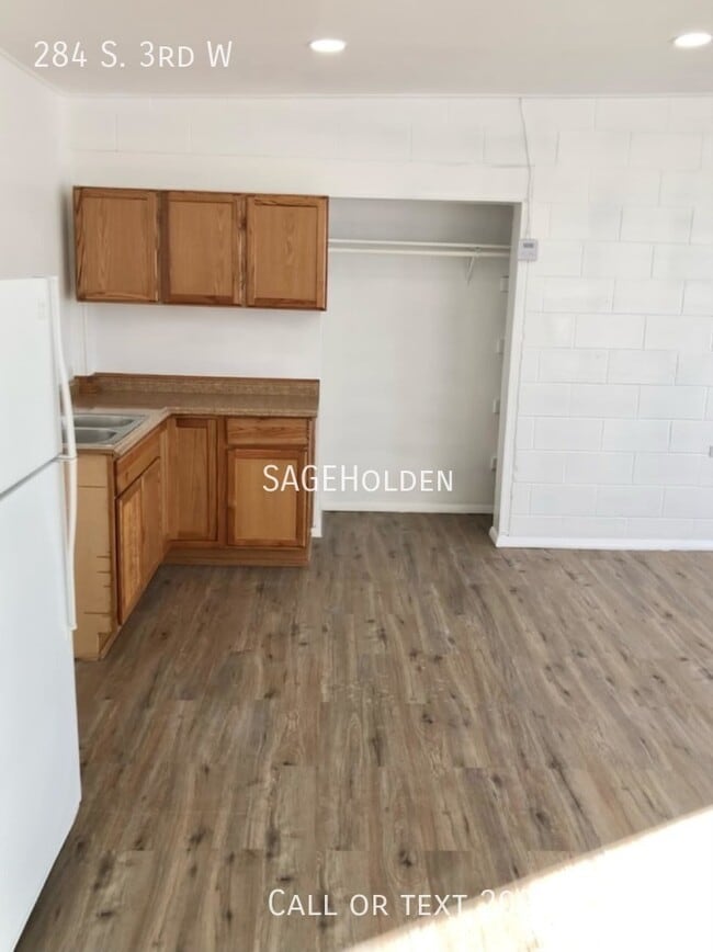 Photo - 284 S 3rd W