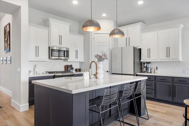 Photo - 7905 Catbird Ln
