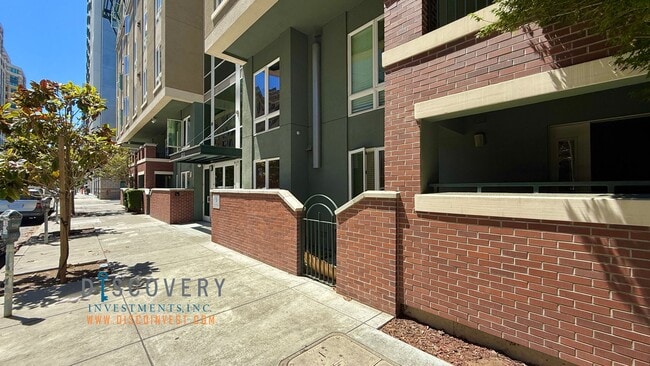 Building Photo - Large Downtown Oakland Two Bedroom Condomi... Unit 302