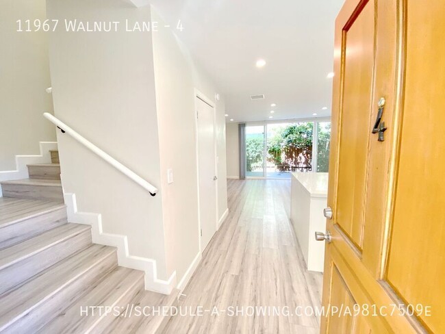 Newly remodeled modern 3 Bed + 2.5 Bath tw... - Newly remodeled modern 3 Bed + 2.5 Bath tw... Apartment Unit 4