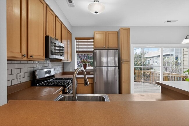 Photo - 23185 Blackthorn Square