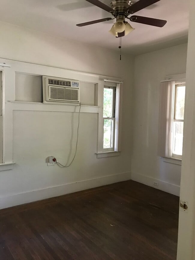 Photo - Great downtown location