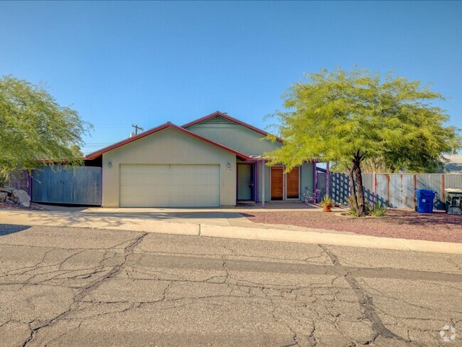 Building Photo - 3 Bedroom 2 Bathroom Rental