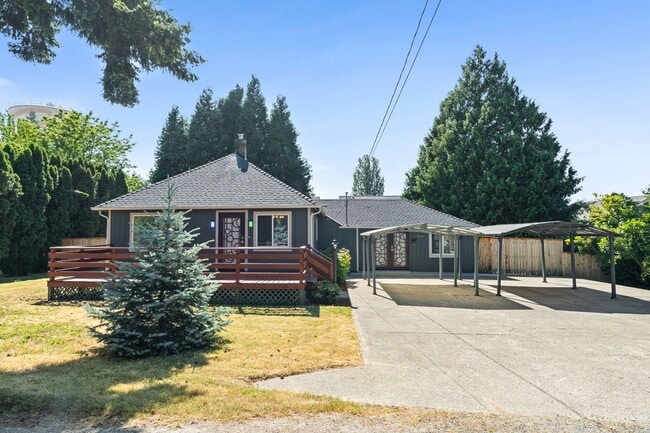 Building Photo - Kennydale Rambler with parking- Close to Lake Washington