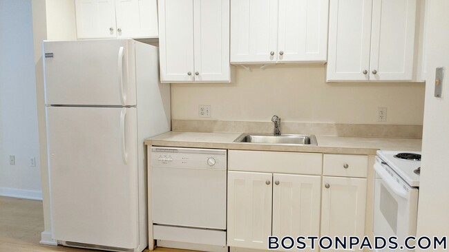Building Photo - 40 Boylston St Unit 403 Rental