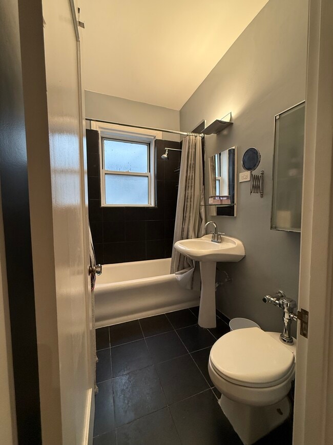 Photo - 1205 W Sherwin Ave Unidad 507