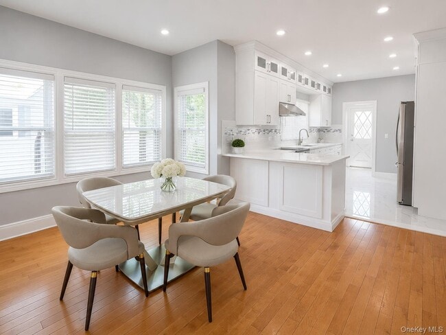 Photo - 1463 Hewlett Ave
