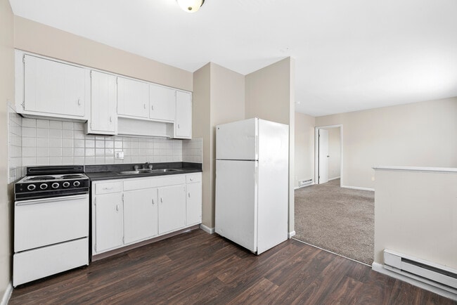 Photo - Evergreen Apartments