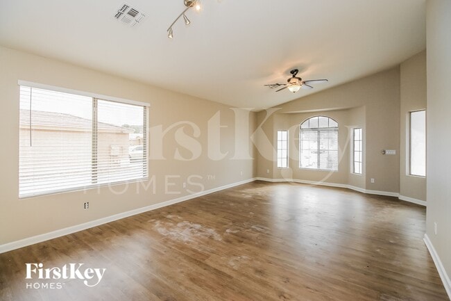 Photo - 1610 E Desert Ln