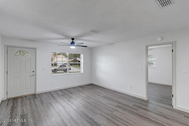 Photo - 407 Cassandra Ln