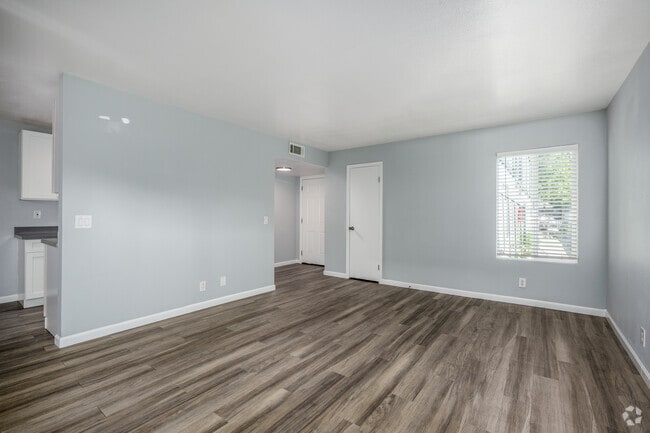 2BR, 1BA - 865SF - Living Room - Midtown Breeze