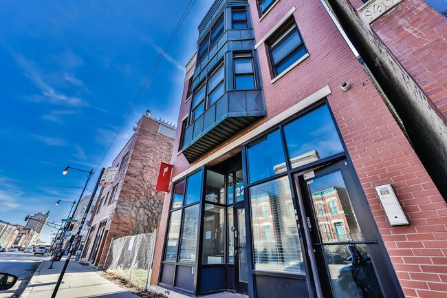 Building Photo - 2209 W North Ave Unit 3