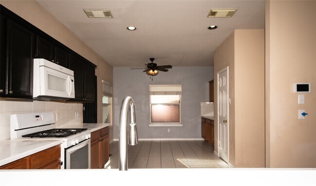 Photo - 2911 Quail Hawk Dr