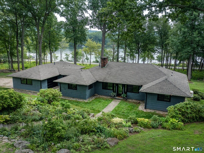 Building Photo - 321 W Shore Rd