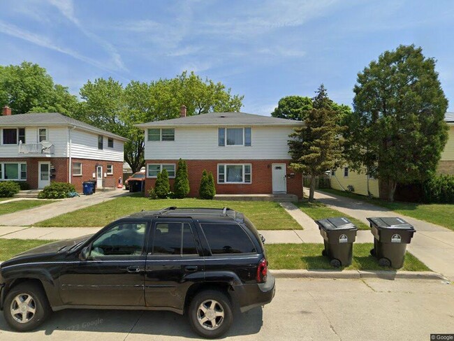 Building Photo - 3613 10th Ave Unit 3613 10th Avenue, Racine