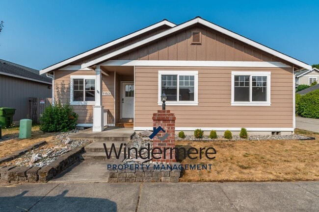Building Photo - Charming Home in the Heart of Oak Harbor –...