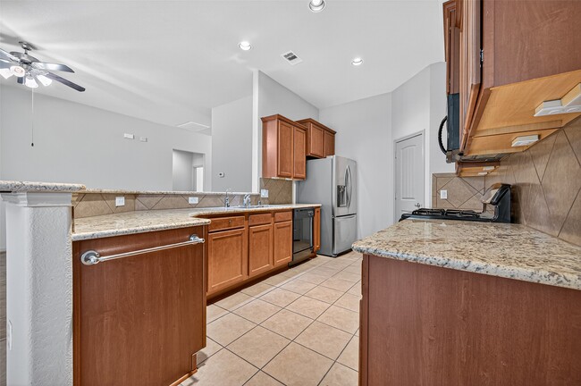 Building Photo - 510 Carson Ridge Dr