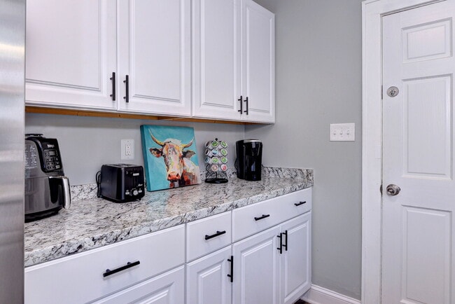 Photo - 335 Greenbriar Ave