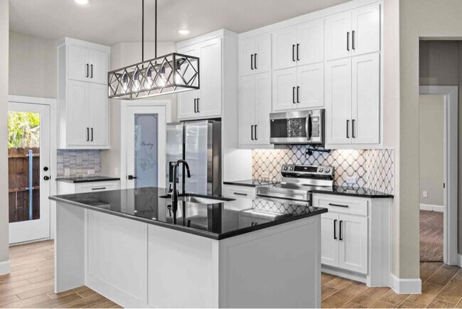 Photo - 130 W 5th St