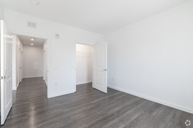 2BR, 2BA Bedroom