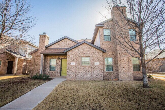 Photo - Luxurious 4 Bed 2.5 Bath Two-Story Duplex Unidad B