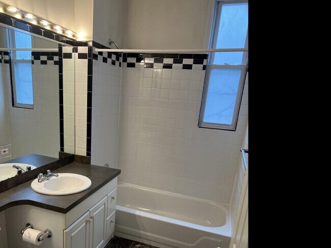 Photo - 3 bedroom in Chicago IL 60622 Unit 2