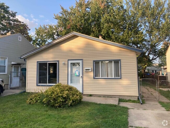Building Photo - 1872 Keppen Blvd Rental