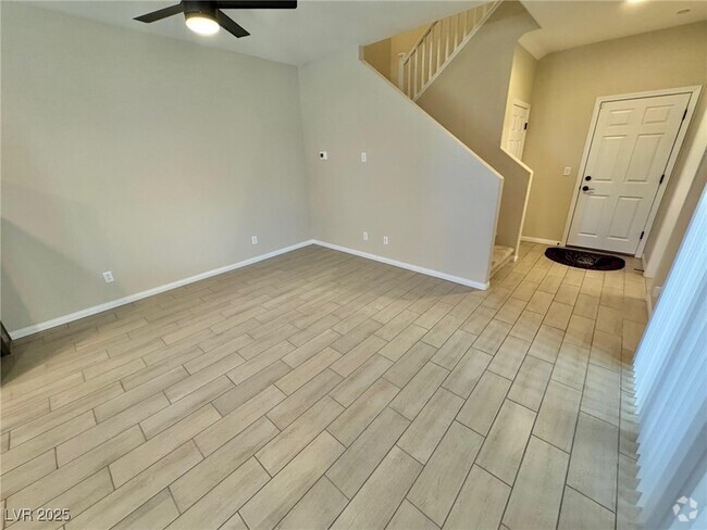 Building Photo - 4565 Queens Hl St Rental