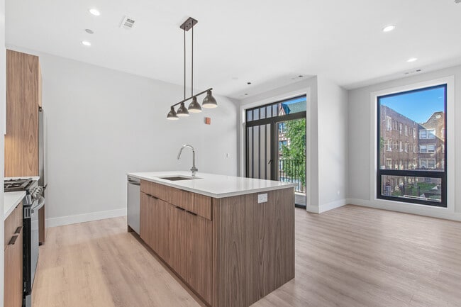 Photo - 3953 W Dakin St