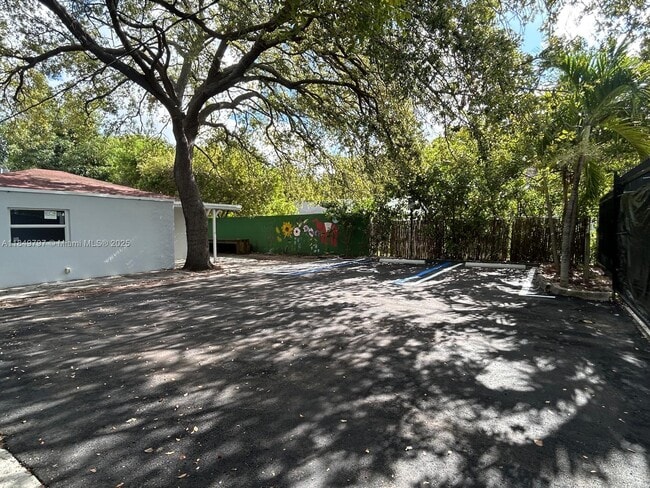 Photo - 181 NW 44th St Unidad 181