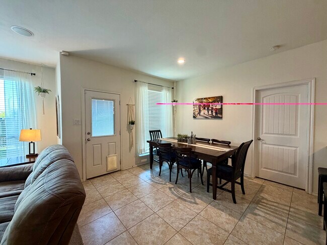 724 Gold Hill Trl