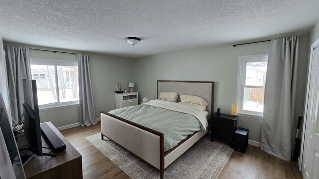 Photo - Charming & Spacious Home for Rent in Crystal!